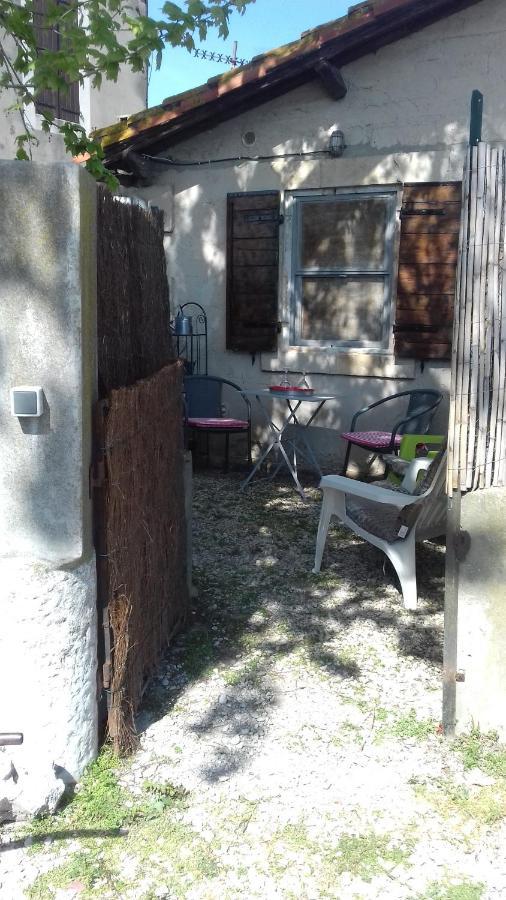 Petite Maison Dans La Campagne A 10 Mn A Pied Du Centre Ville Арль Екстер'єр фото
