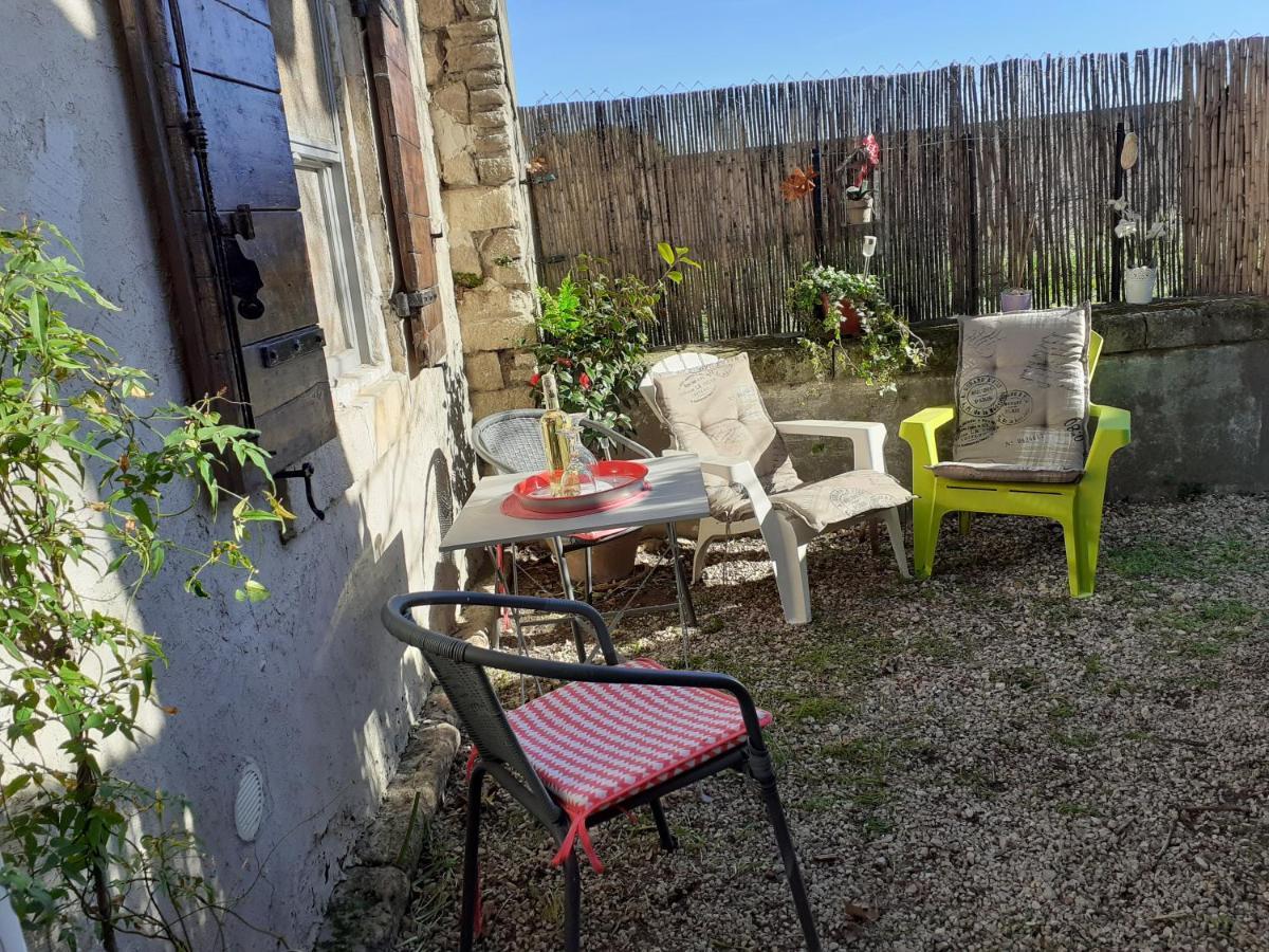 Petite Maison Dans La Campagne A 10 Mn A Pied Du Centre Ville Арль Екстер'єр фото